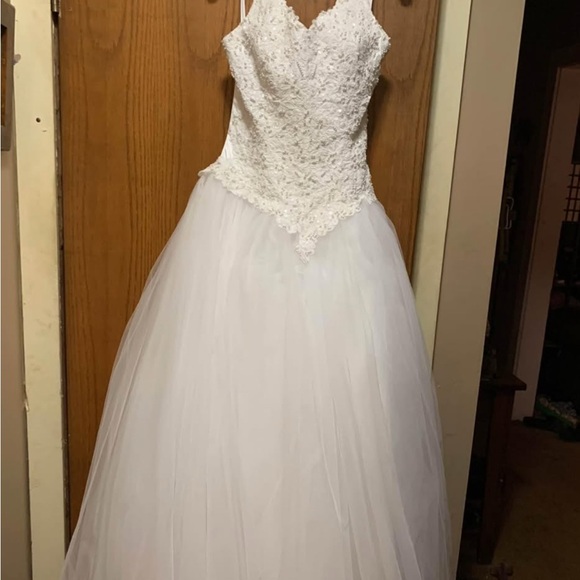 David's Bridal White Halter Sleeveless Wedding Gown - Picture 3 of 6